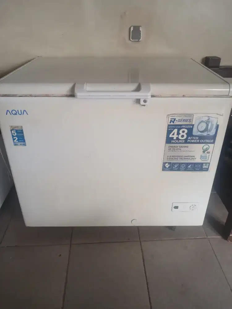 Frezer merk Aqua 300 liter