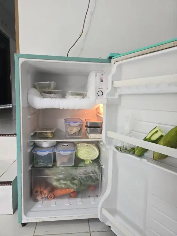 Jual kulkas sharp 1 pintu kondisi bagus