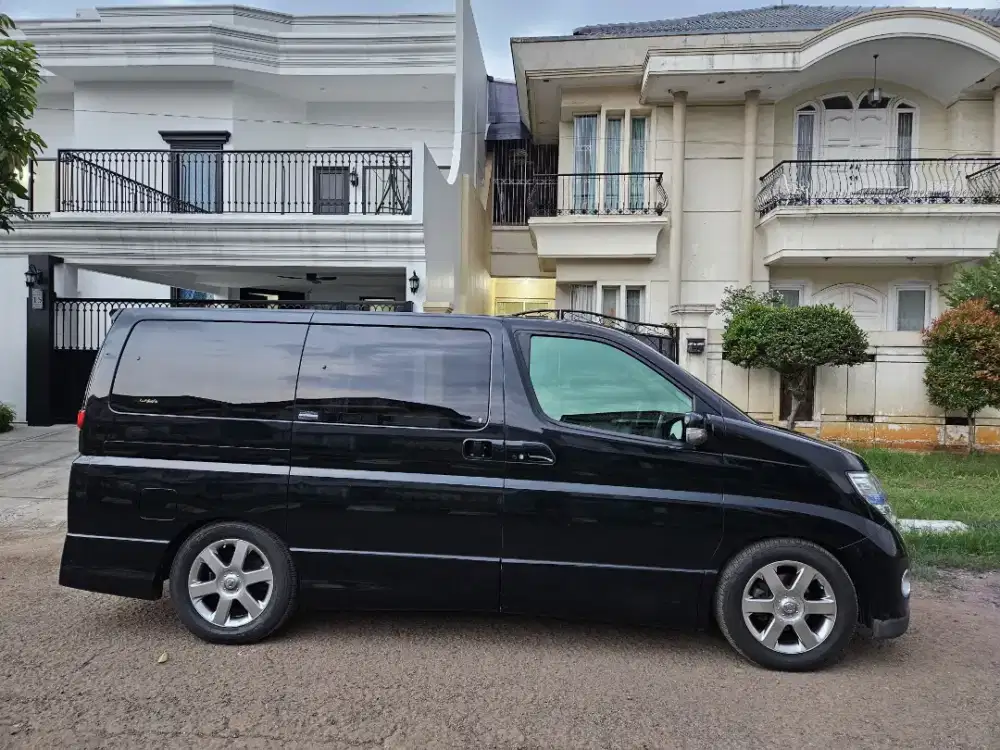 Low Km 80 rb Nissan Elgrand Premium Mewah simpanan Pribadi Jual Cepat