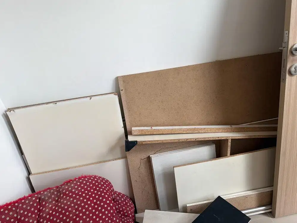 Bongkaran lemari pakaian