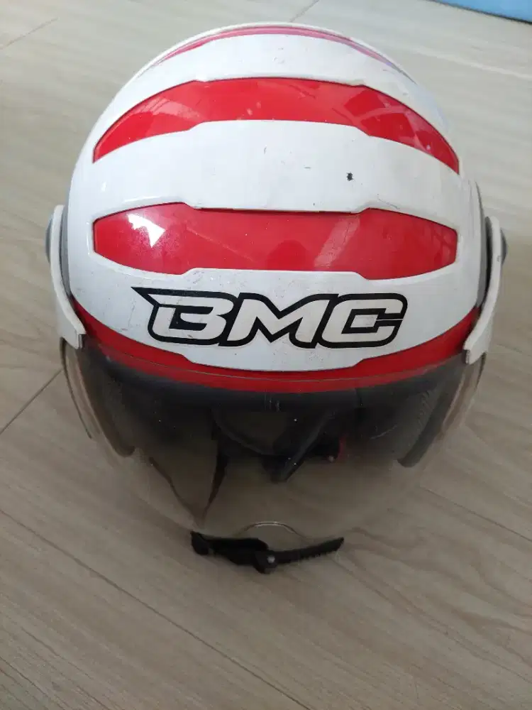 Helm BMC Moda warna merah