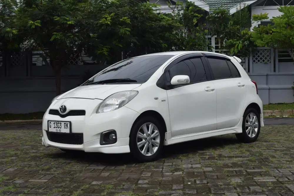 ISTIMEWA! TOYOTA YARIS 1.5 E AT 2012, FACELIFT, ORISINIL!!