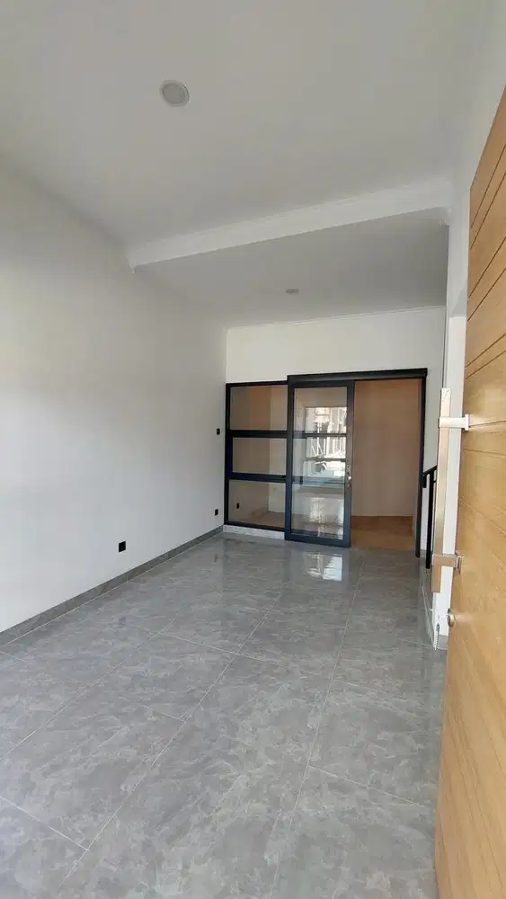 Disewakan Rumah Baru dua lantai di kawasan perumahan akses strategis