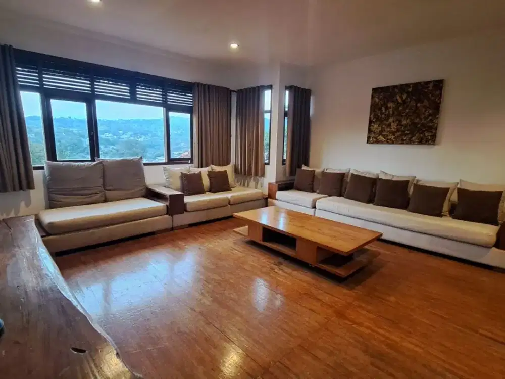 A136 Jual BU Rumah Villa Bagus Banget di Dago Bandung Seberang SwissBell