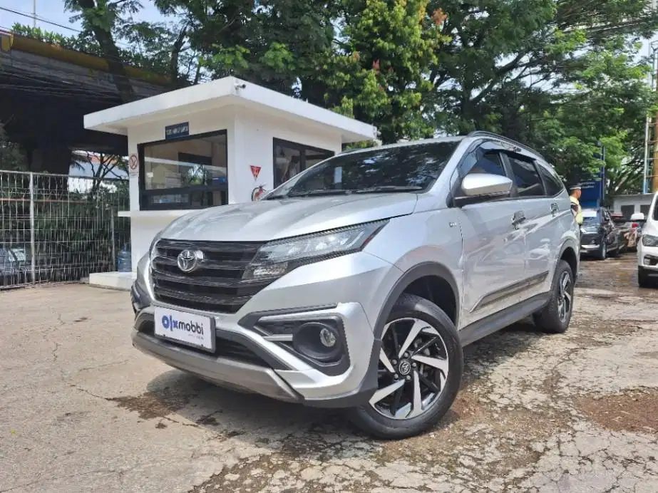 DP MURAH Toyota Rush 1.5 GR Sport Bensin-AT 2022 Silver CFANF