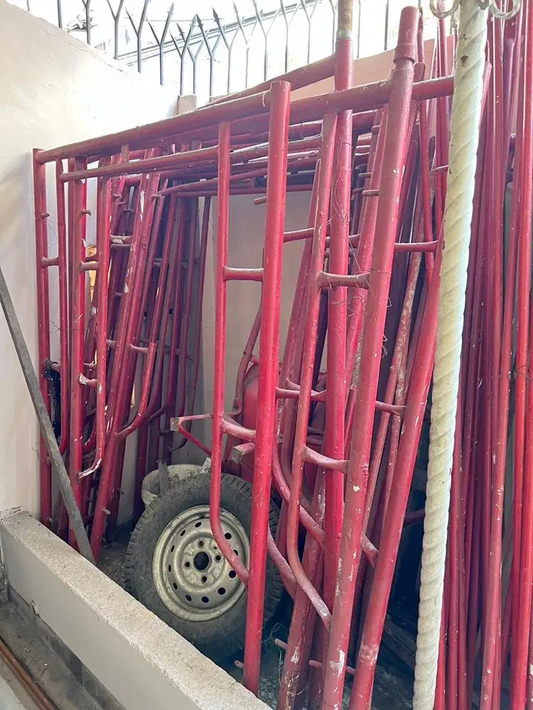 Scafoldding bekas sudah cat