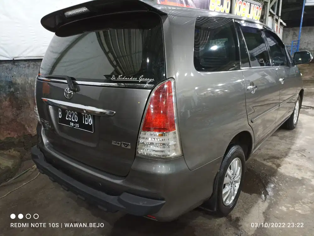 Toyota Kijang Innova 2010 Bensin