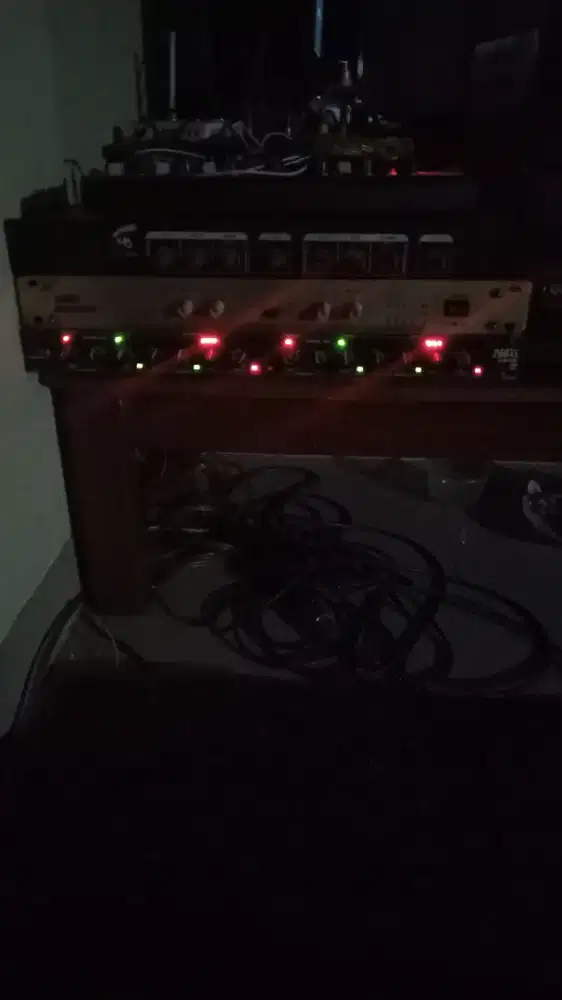 KOMPRESSOR  AUDIO  MEREK DBX .