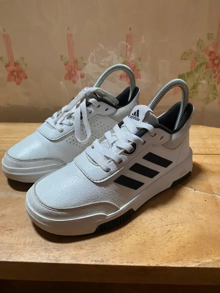 Sepatu Adidas kids GW 6422 size US 1½
Original like new 85%