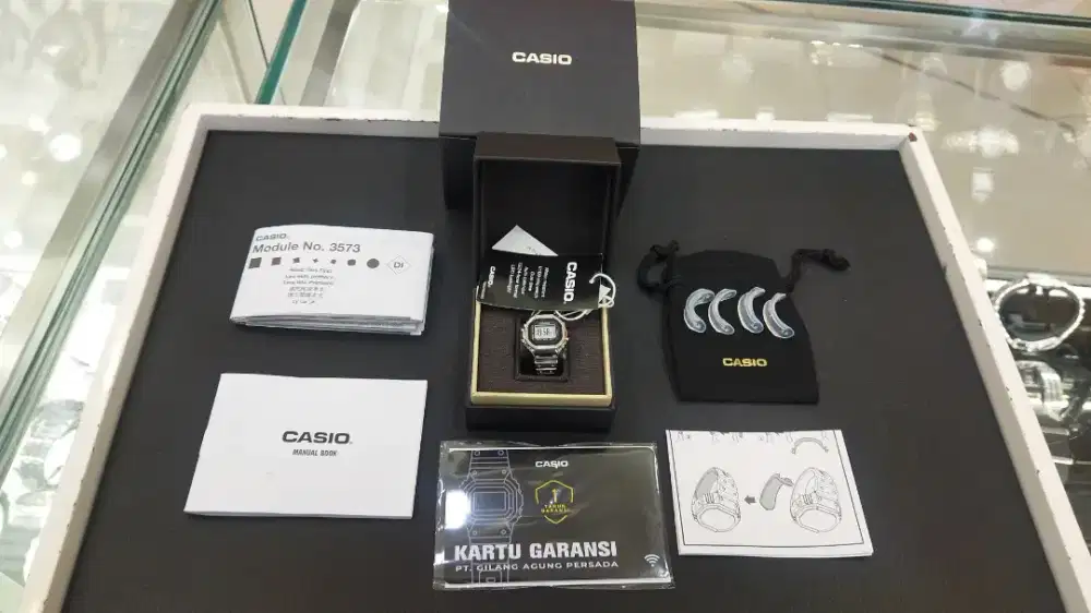 Casio ring watch CRW 001 1DR new original