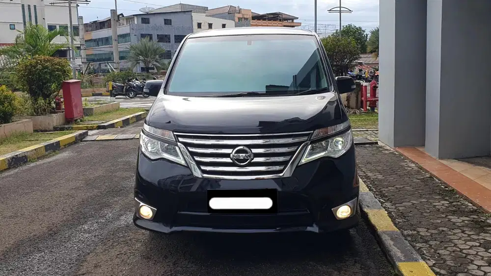 Nissan serena hws 2015 hitam cash kredit bisa dibantu