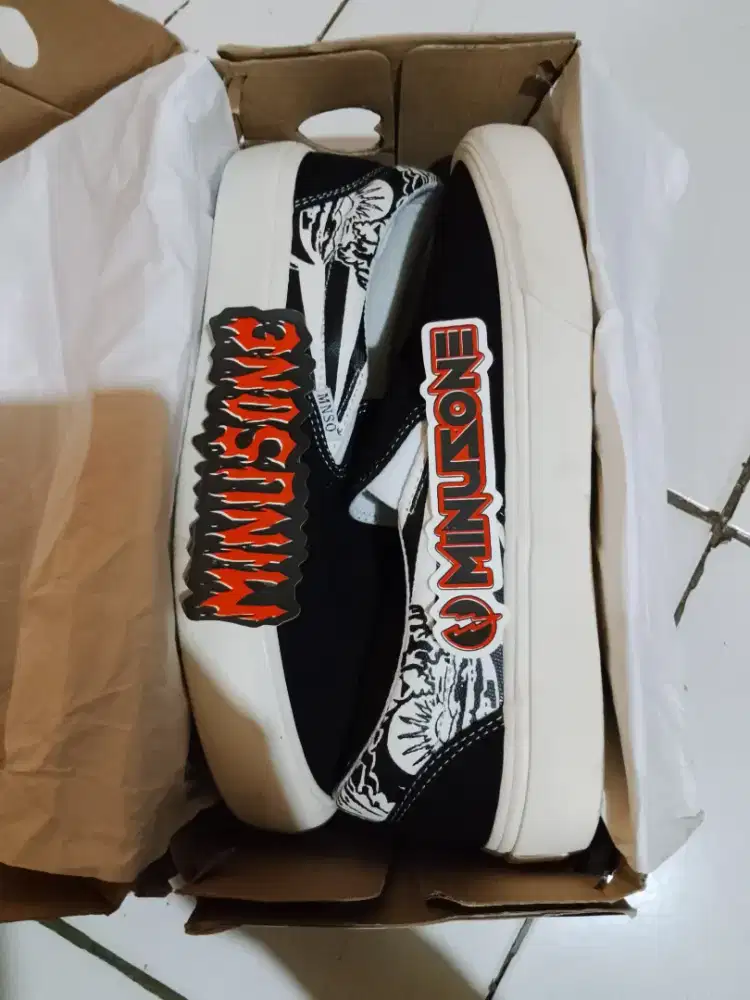 Sepatu Slip on merk Minus one