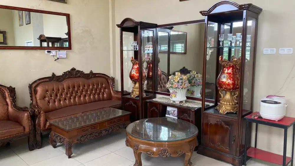 MEJA LEMARI JATI DAN ISINYA SEMUA