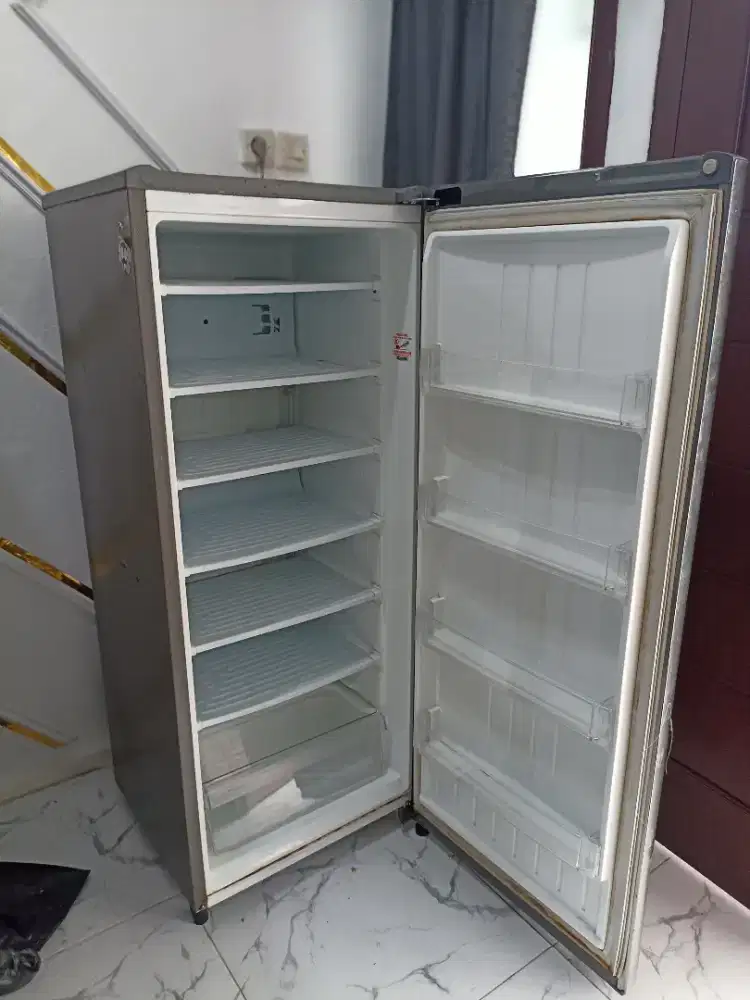 Frezer LG normal beku merata