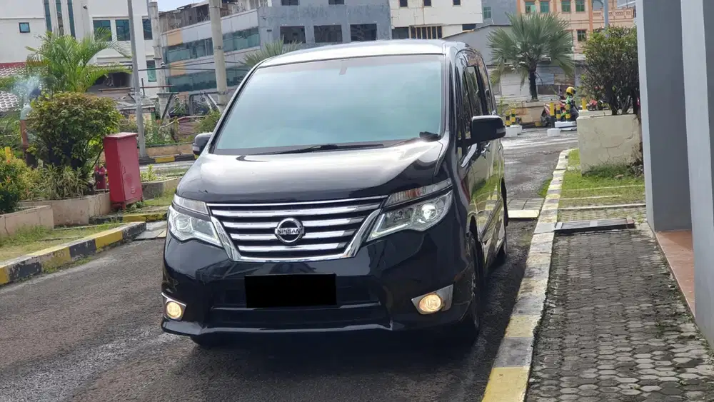Nissan serena hws 2015 hitam cash kredit bisa dibantu