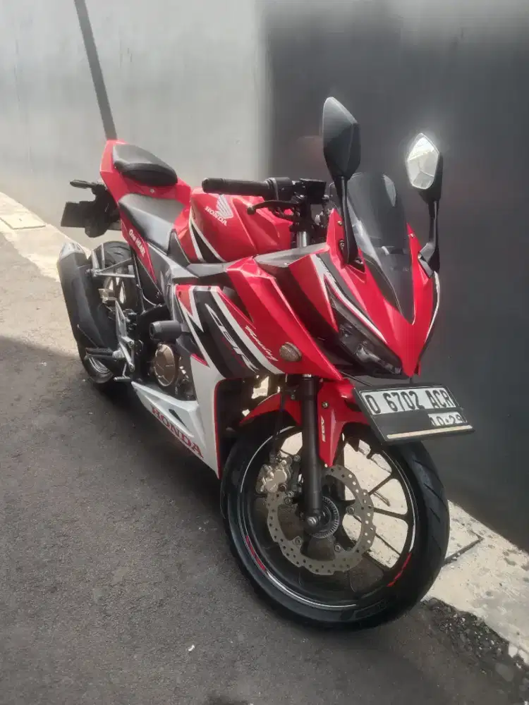 JUAL CEPAT HONDA CBR 150R ABS Tahun 2019, SUPER MULUSSS.. FULL ORI..