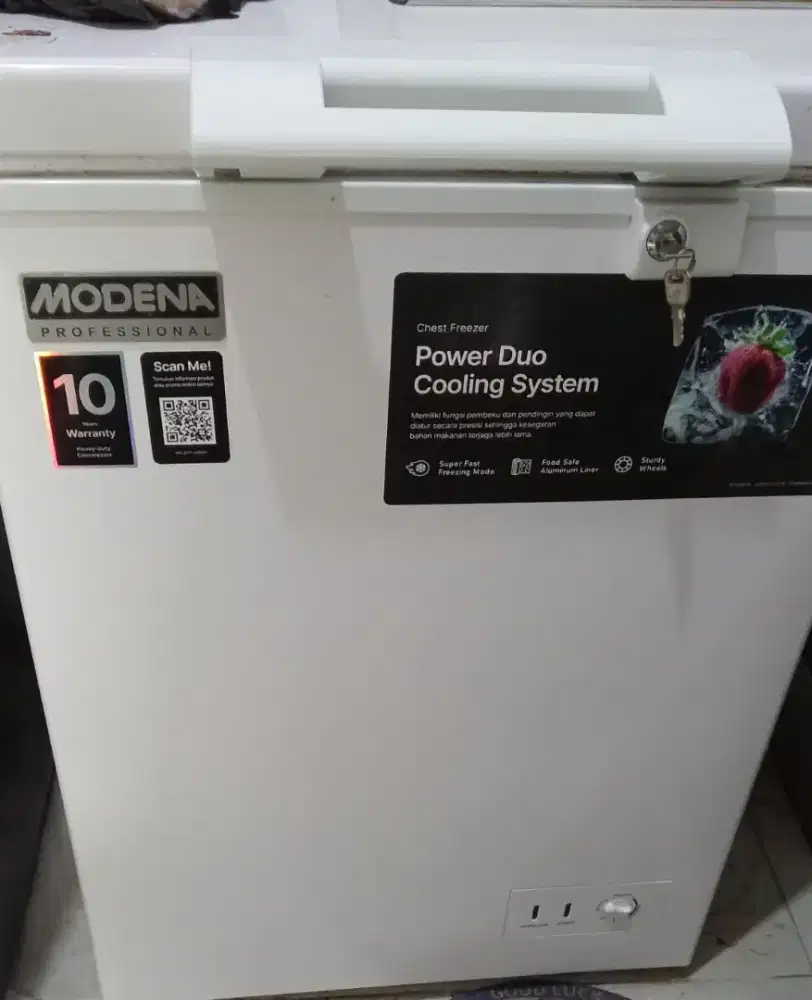 Frezzer modena masih mulus