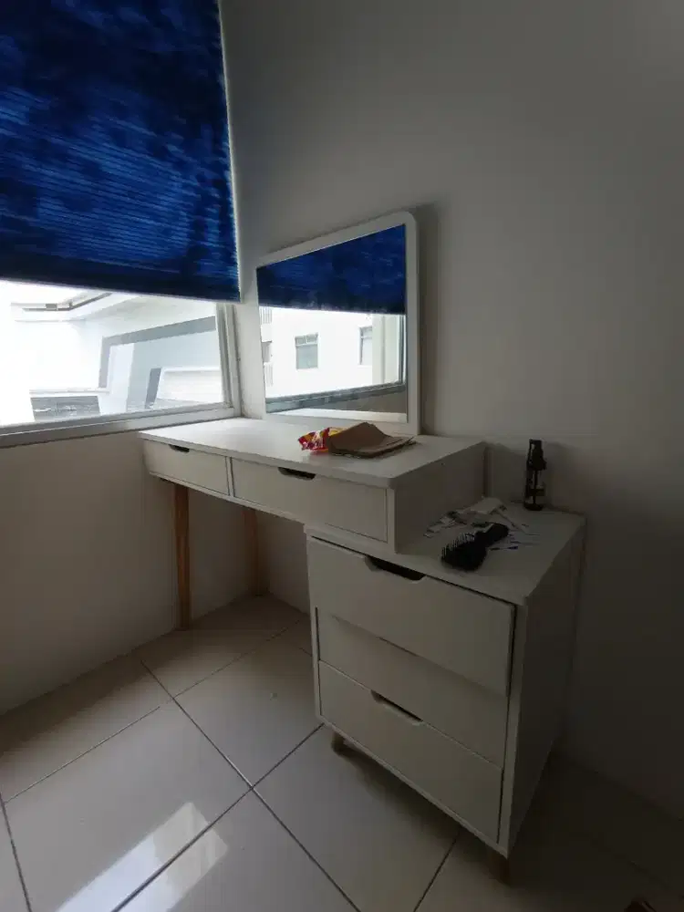 Meja Rias Kondisi Mulus