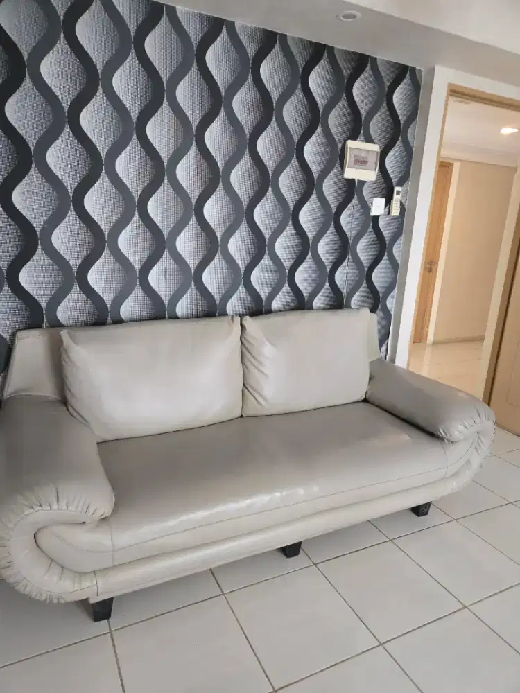 Sofa 2 seater besar bagus kulit