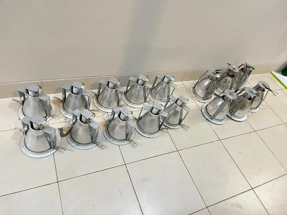 Kap lampu/ Dudukan Lampu/ Fitting downlight 18 buah, siap angkut semua