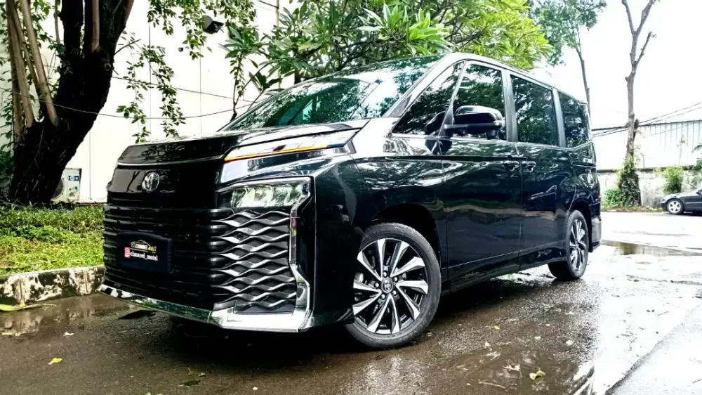 Toyota Voxy 2.0 2024 Hitam Km >5rb Seperti Baru