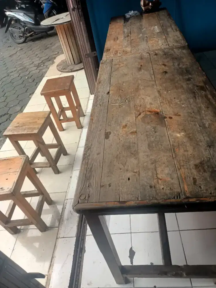 Meja kayu, kursi