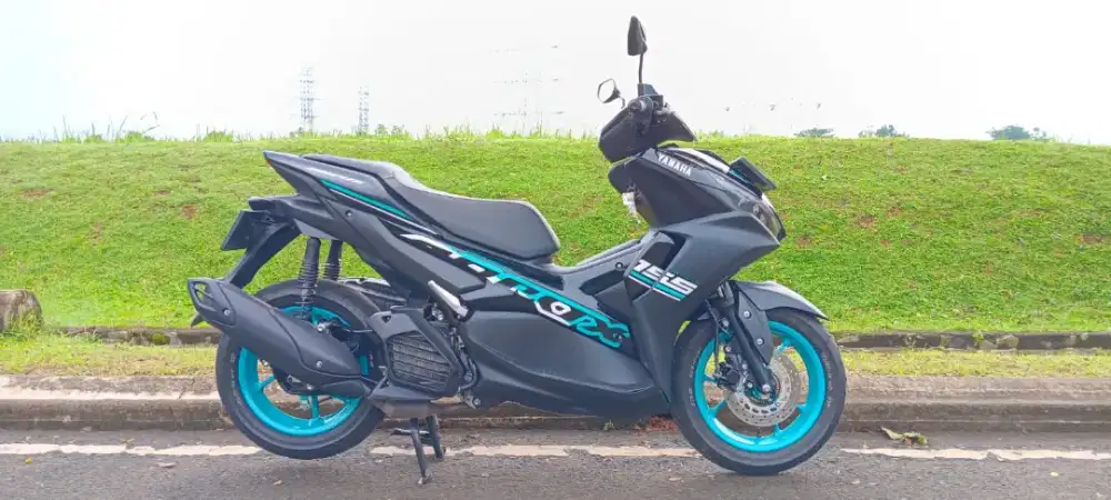 Yamaha Aerox cyan black matte low KM 2021