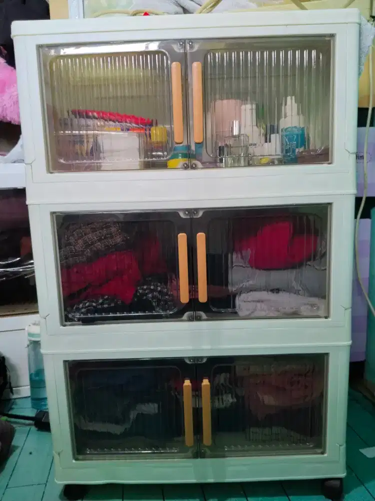 Lemari plastik lipat