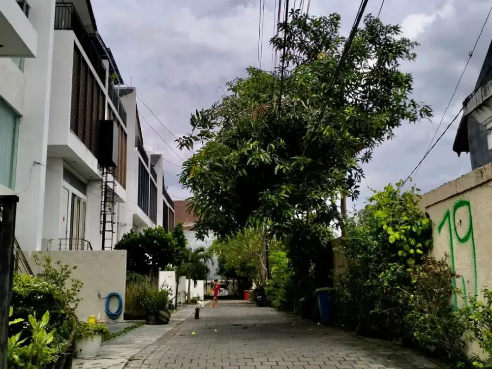 Rumah 2 ½ Lantai di Laksamana RENON Denpasar