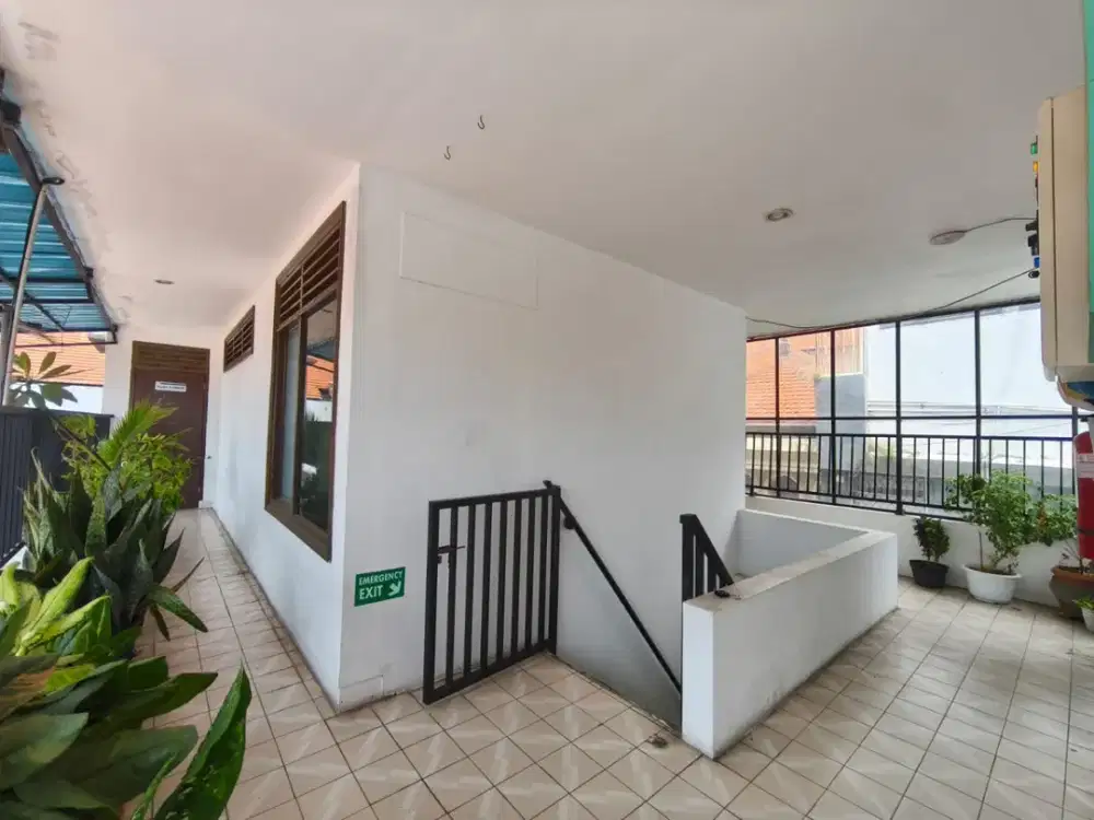 Disewakan Murah Ruko 3 lantai lokasi sangat strategis di Jl. Pulau Komodo, Denpasar.