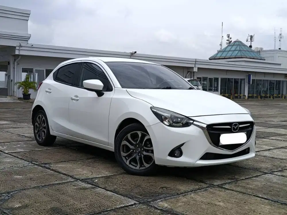 Mazda 2 R 1.5 AT 2014