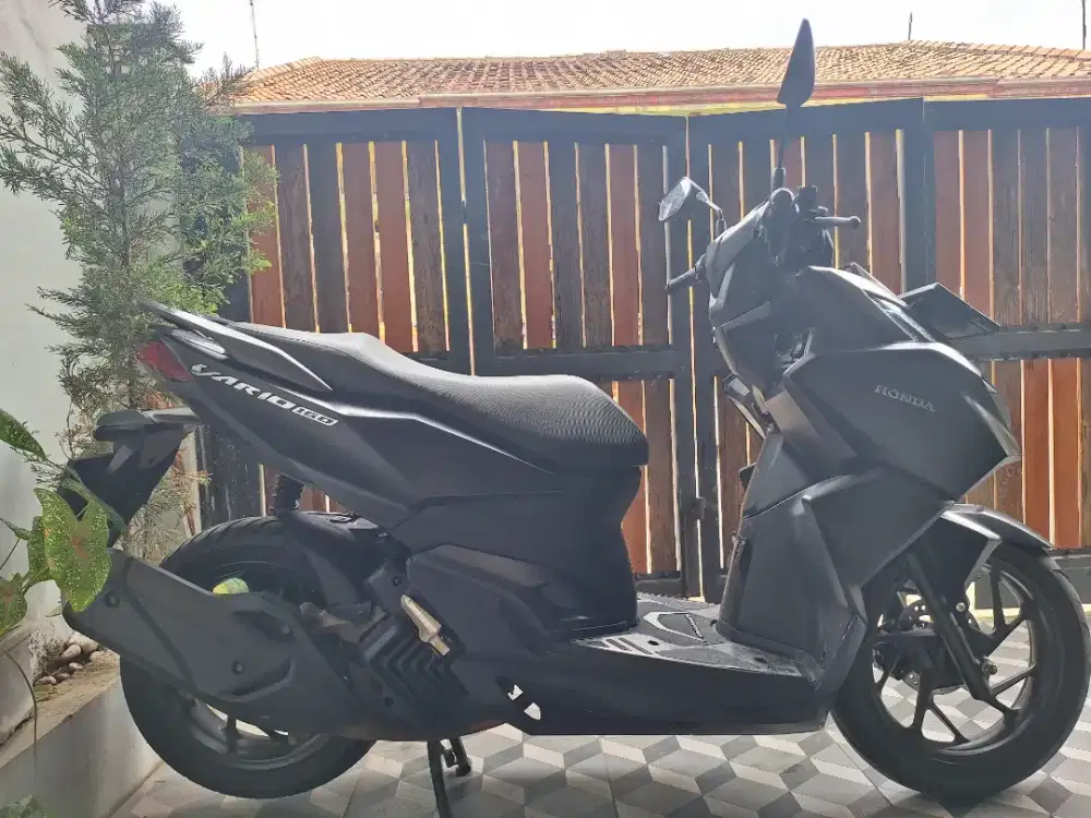 Honda Vario 160cc cbs iss thn 2023 hitam terawat