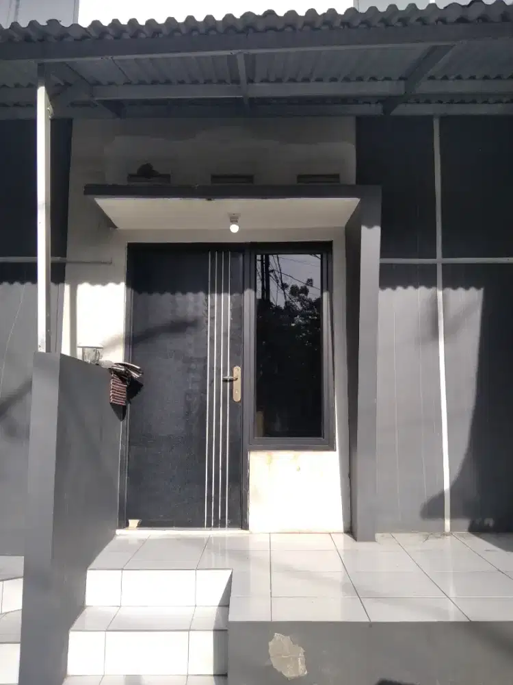 Di kontrakan rumah per bulan di pamulang