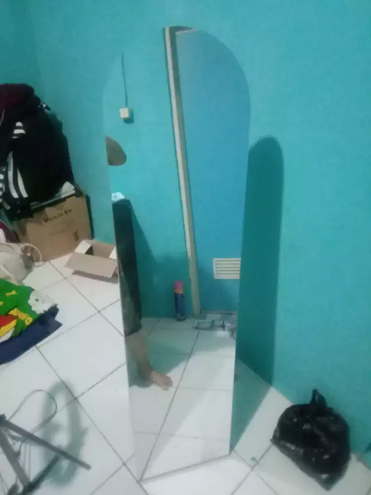 Kaca cermin standing frameless ovale