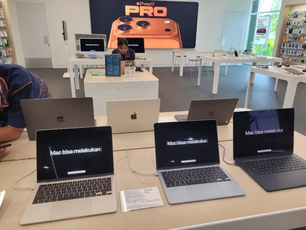 MacBook Pro M5 14 inci bisa kredit cukup KTP aza
