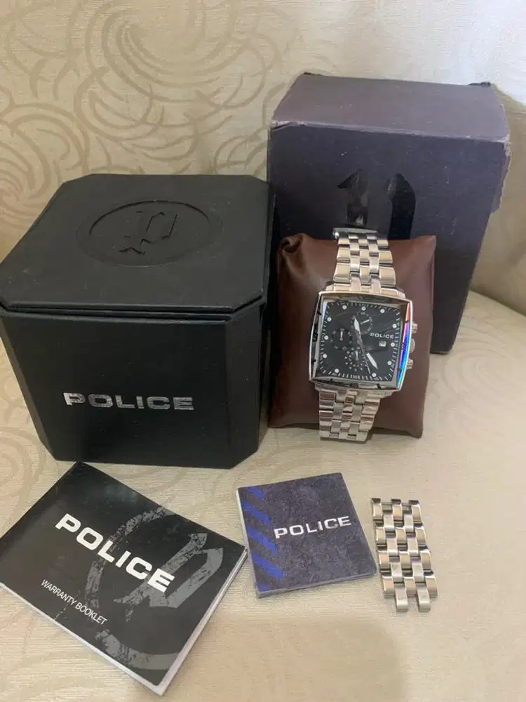 Jam tangan merk Police