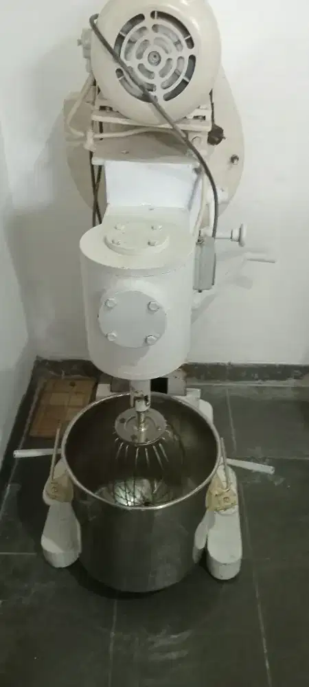 Mixer dan oven bekas