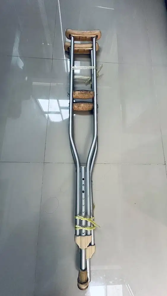 Di Jual tongkat kaki sepasang kanan kiri