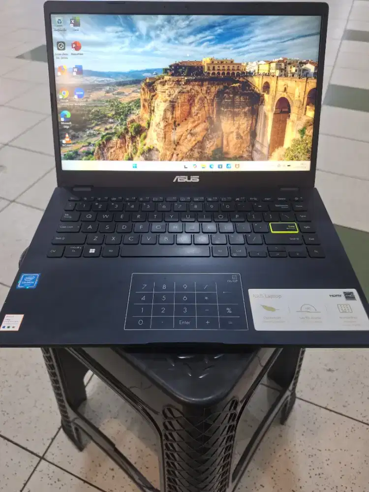 Laptop Asus E410M