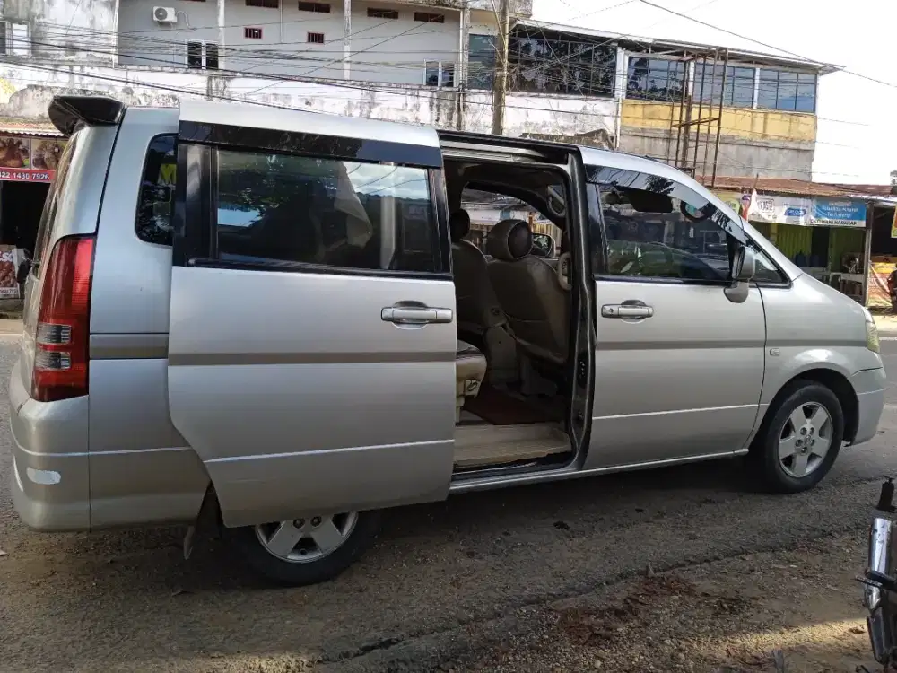 Jual Nissan serena matic