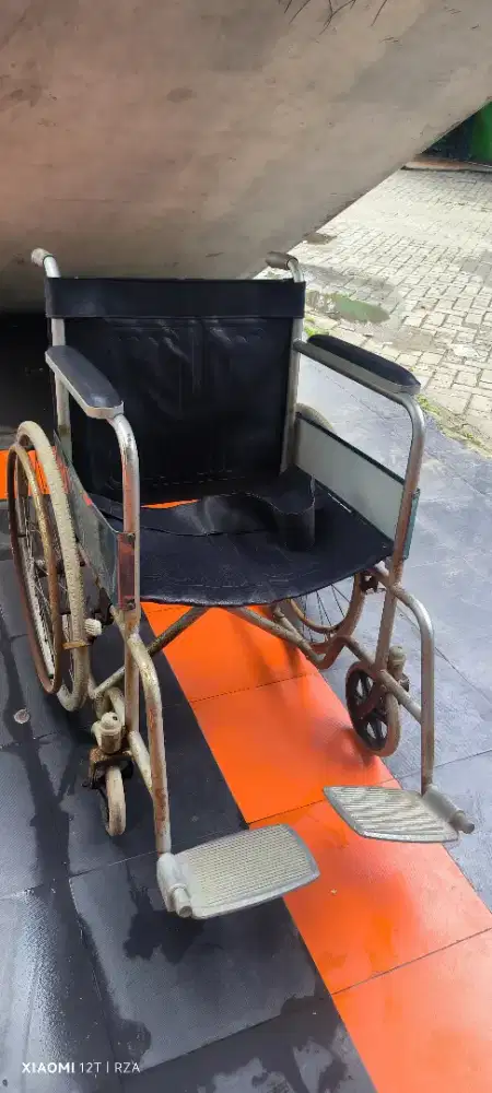 Kursi roda wheel chair
