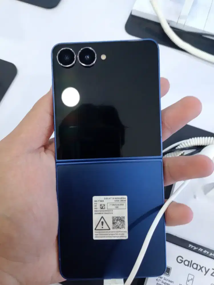 Samsung Galaxy Z Flip7