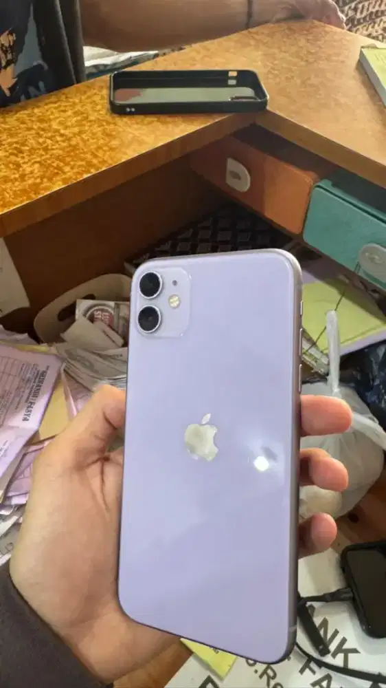 iPhone 11 kondisi mulus