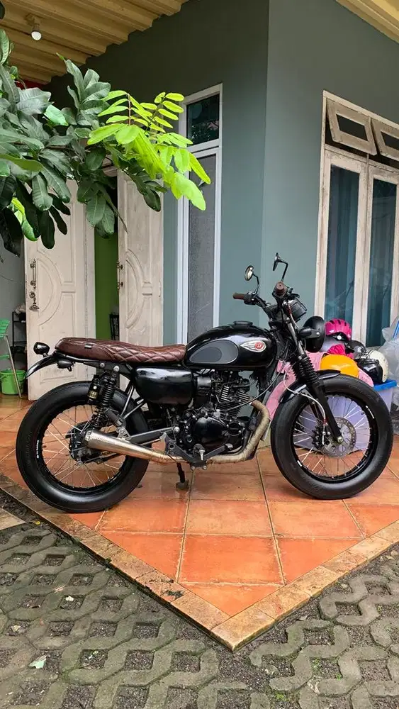 Kawasaki W175 Custom sclamber