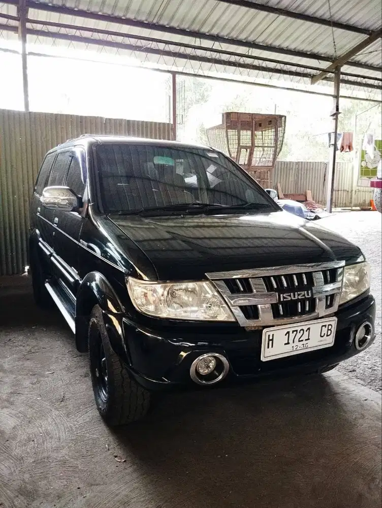 Isuzu Panther Touring 2013 Manual Hitam
