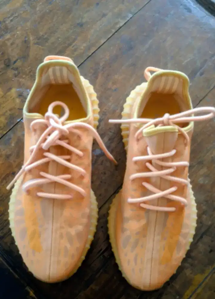 Sepatu Adidas yezzy boost