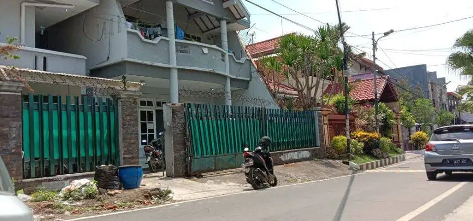 Dijual rumah kost 30 kamar di jl. Bendungan Sengguruh, Malang