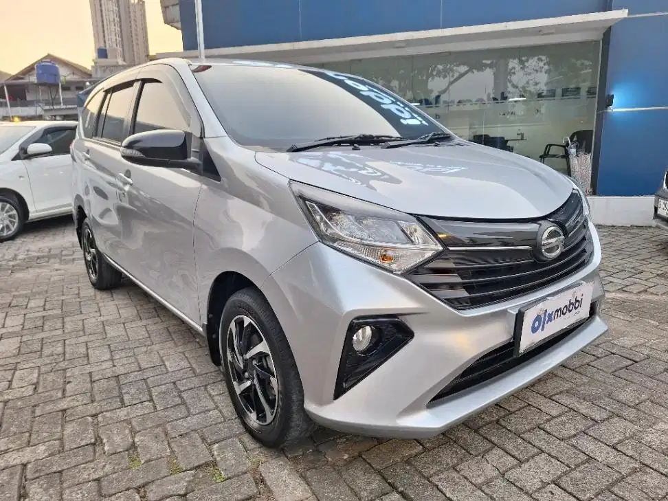 DP MURAH Daihatsu Sigra 1.2 R Bensin-AT 2024 Silver CVPAA