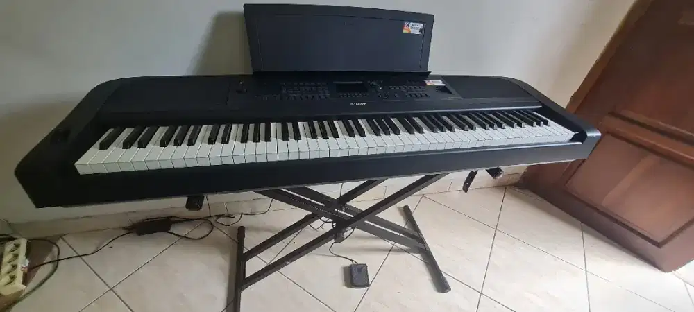 Yamaha Portable Grand DGX 670, pemakaian < dari 2 thn