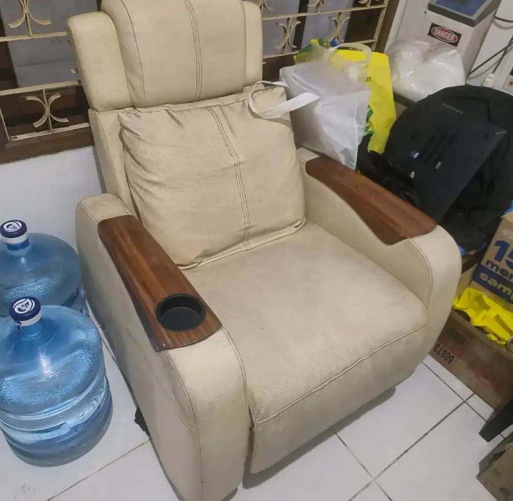 Lazyboy sofa kulit asli